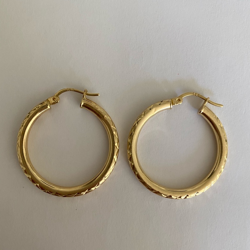 14k Yellow Gold Quilted Hoop Earring 1”